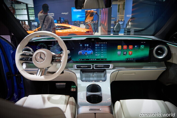Mercedes no para, no se detendrá con pantallas gigantes | Carscoops